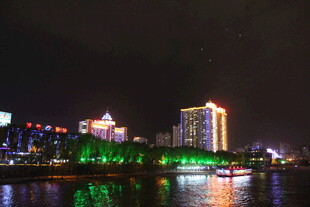 城市夜景河畔璀璨灯光秀