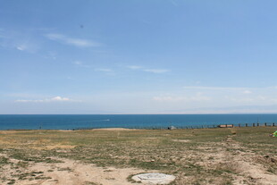 海边开阔沙地风景