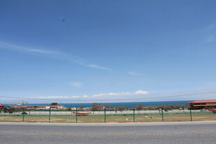 海滨公路旁的开阔风景