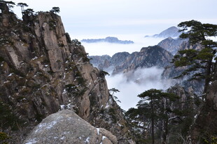 黄山奇峰云海壮丽景观