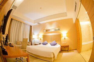 温馨舒适的酒店客房空间