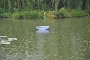 湖中小纸船 静谧自然景