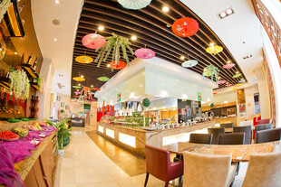 时尚多彩的室内餐饮空间