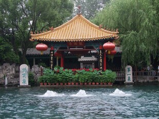 中式湖畔亭阁景观