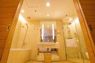 温馨现代风浴室室内场景