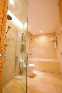 现代简约风格的温馨浴室