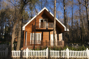 林间木屋 静谧的田园风光