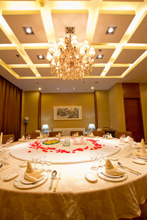 豪华中式宴会餐桌布置