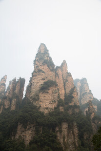 奇峰罗列的壮丽山景