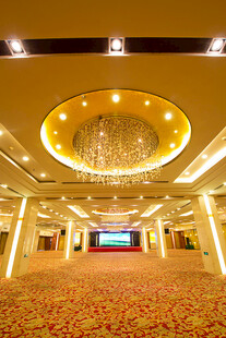 豪华大气的宽敞宴会厅