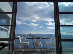 窗边海景 惬意休闲时光