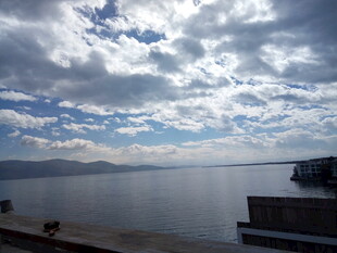 湖畔云景 壮阔水域风光