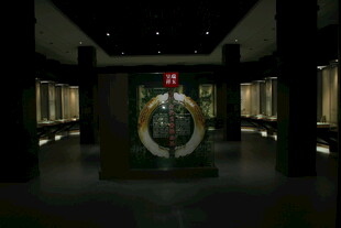 博物馆内独特圆形展品陈列