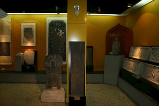 博物馆内的古代石刻展品