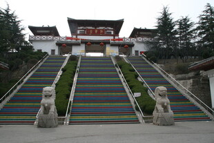 彩色阶梯古建筑景观