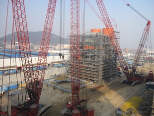 建筑工地多台起重机作业