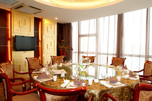 豪华中式风格圆形餐桌包间