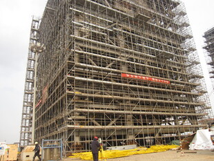 高楼建筑施工场景