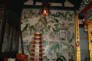 古寺内精美的壁画与佛塔