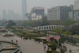 城市公园中的休闲景象