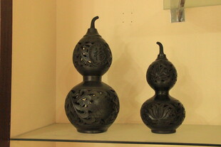 精致镂空葫芦工艺品展示