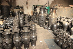 传统陶器作坊内的多样陶器