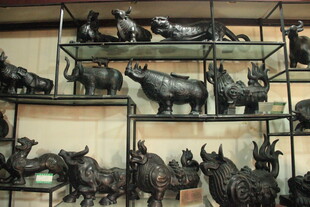 金属牛摆件陈列展示