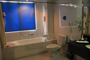 现代简约风浴室一角