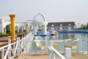 湖畔休闲观景平台