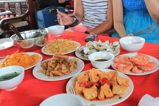 丰盛中式餐桌美食盛宴