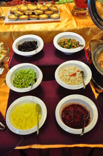 多样酱料与菜品展示