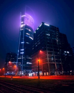 都市璀璨夜景摩天大楼