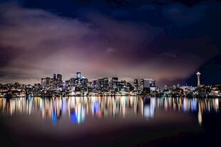 城市夜景湖面倒影璀璨