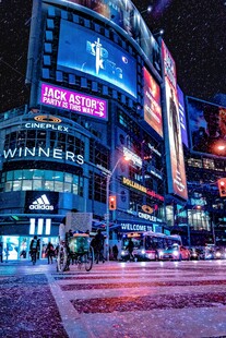 繁华都市夜景街头