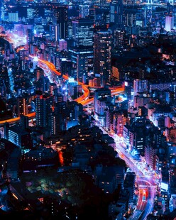 城市璀璨夜景俯瞰图