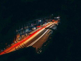 夜间公路车流光影美景