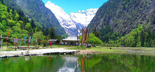 山间湖景自然秀丽风光