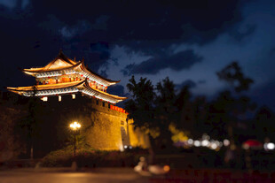 古城楼夜景璀璨迷人