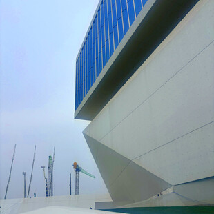 现代建筑外观独特视角