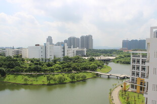 广医河畔城市景观俯瞰图