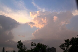 夕阳下的绚烂云彩