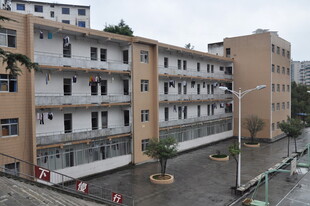 老旧居民楼及周边景象