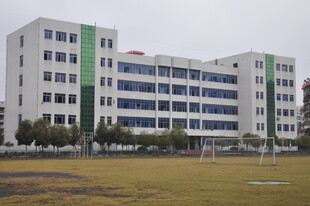 现代风格多层教学楼