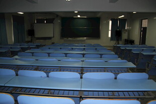 空旷的阶梯教室