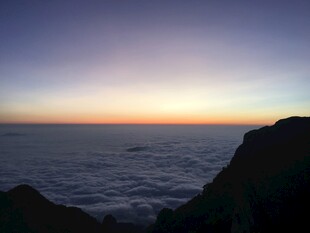 泰山云海之上的绚丽日出