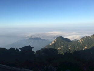 泰山山巅云海壮丽景观