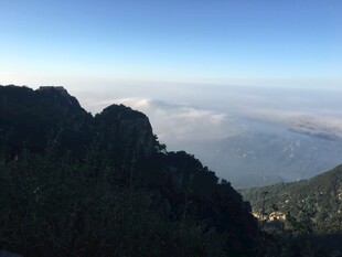 泰山高山云海壮丽景观