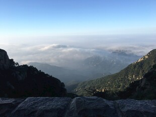 泰山高山云海壮丽景观