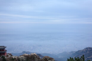 泰山山巅云海景观