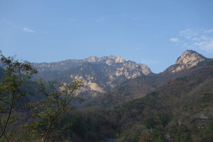 泰山秀丽山峦风景图